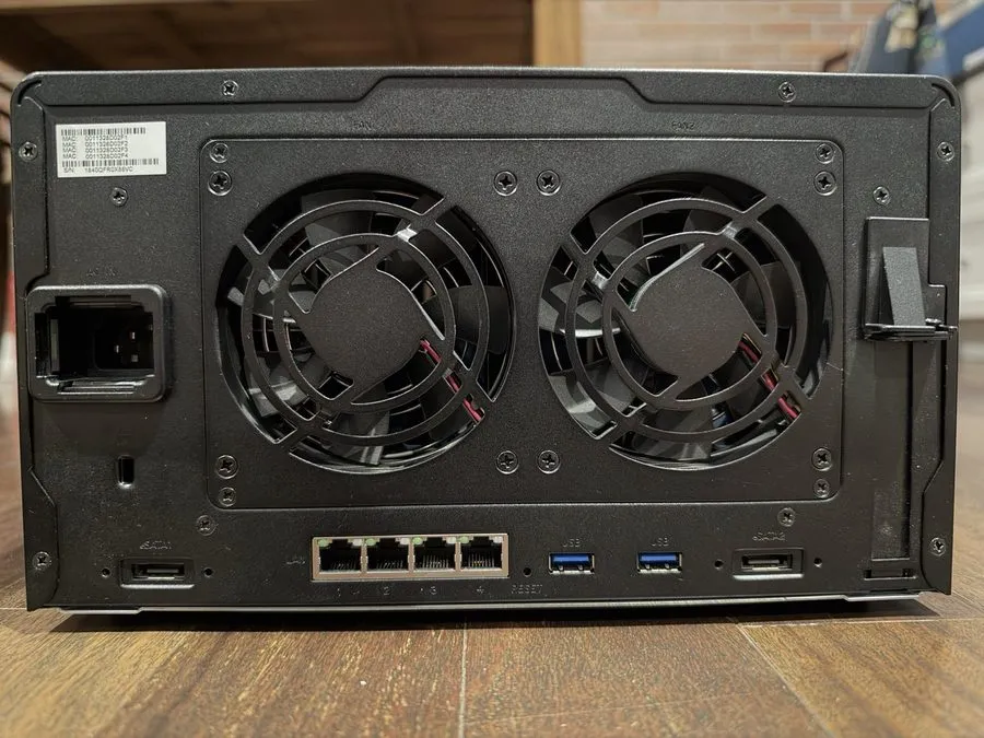 Тестер Synology DiskStation DS1618+ 6-Bay NAS, Atom C3538 Quad-Core, 16GB, 4x Gb — фото лота 1
