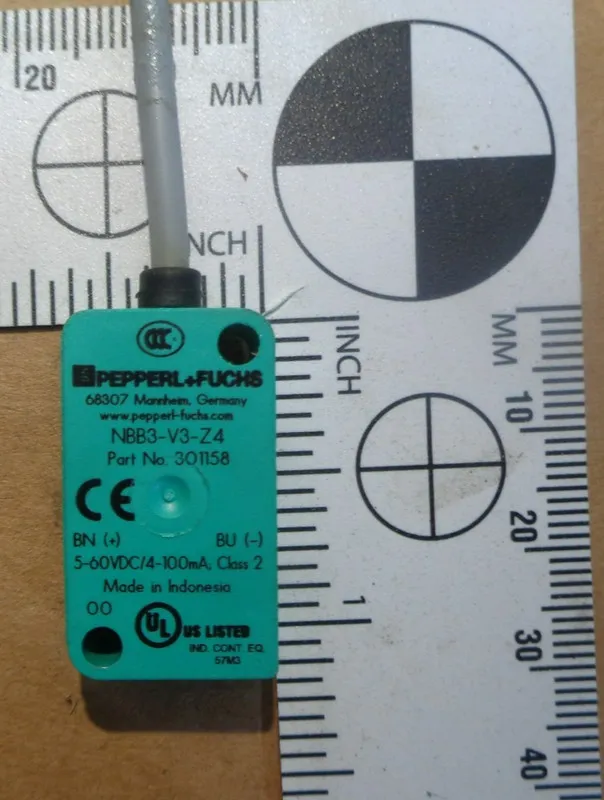 Датчик приближения PEPPERL + FUCHS NBB3-V3-Z4 Proximity switch sensor