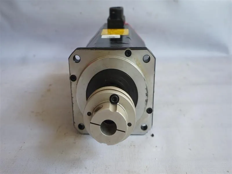 Серводвигатель FANUC α6/2000 AC Servo Motor 140V 1.0kW 2000RPM A06B-0127-B077