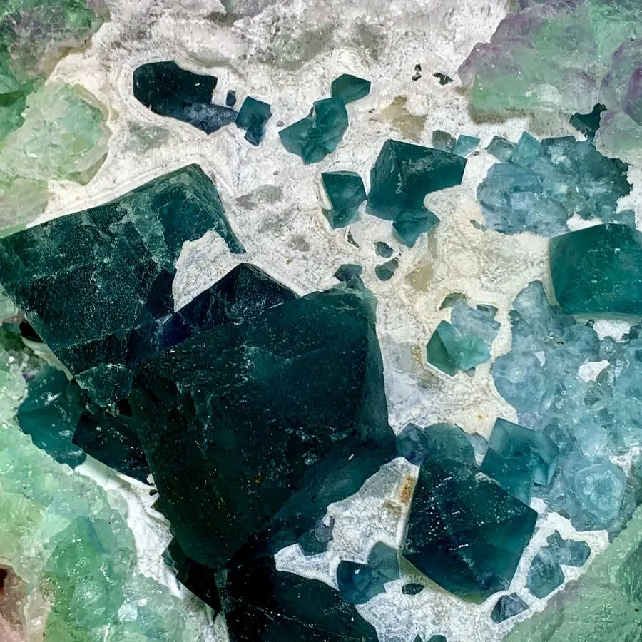 Лабораторный прибор 21.45LB Rare BLUE Purple cubic fluorite mineral crystal samp