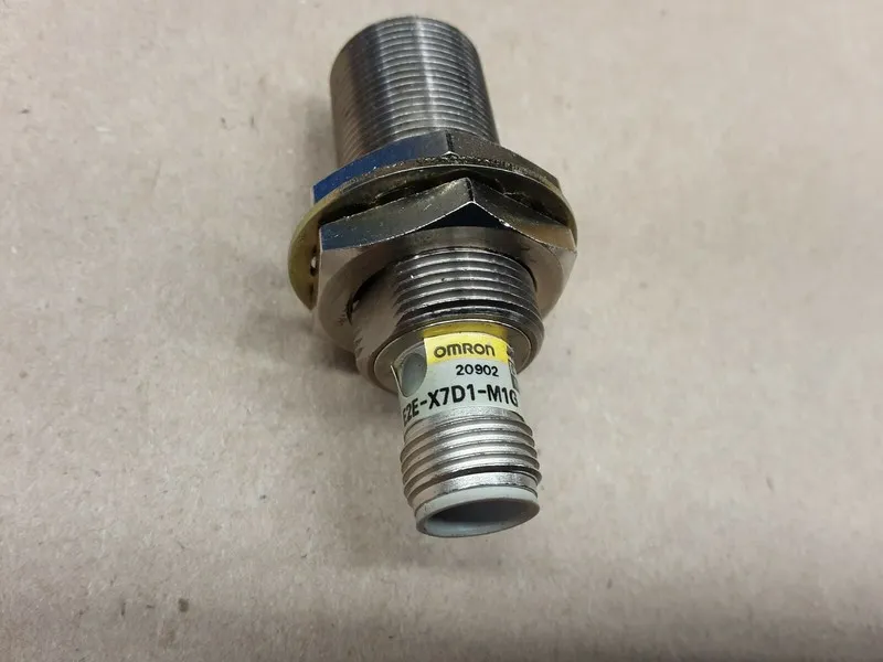 Датчик приближения Omron E2E-X7D1-M1G Proximity Sensor
