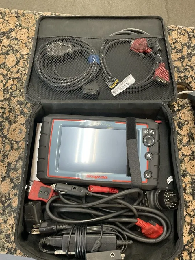 Диагностический сканер Snap-On EEMS343 Triton D8 version 23.2.0 OBD2 Scanner w/C