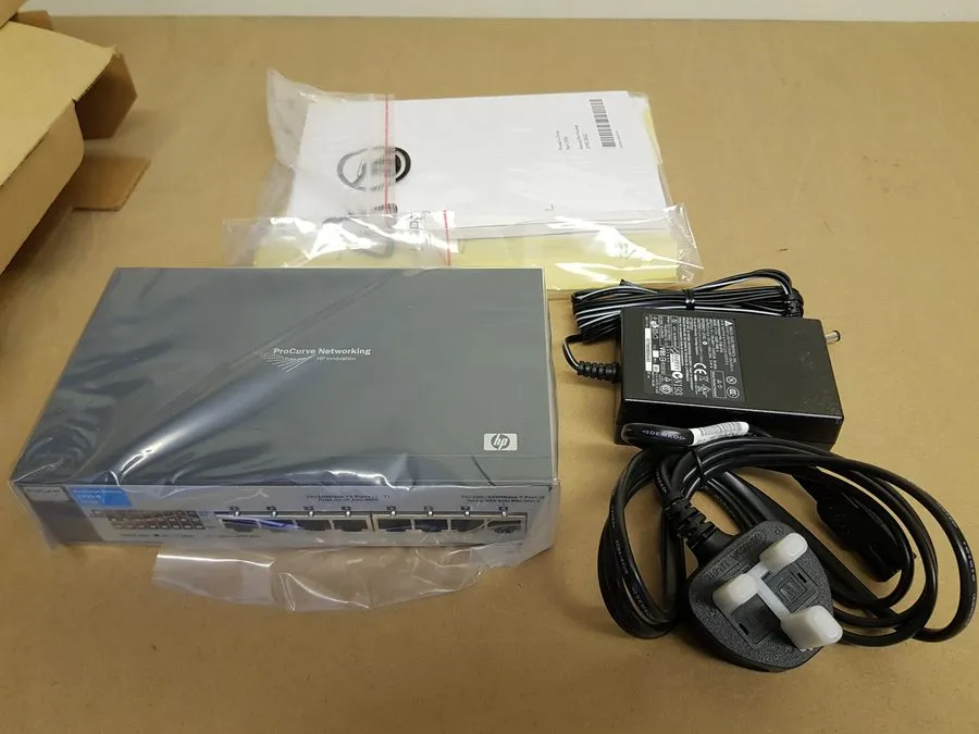 Коммутатор HP ProCurve 1700-8 8 Port Fast Ethernet Switch (7x 100Mbps, 1x 1Gbps)