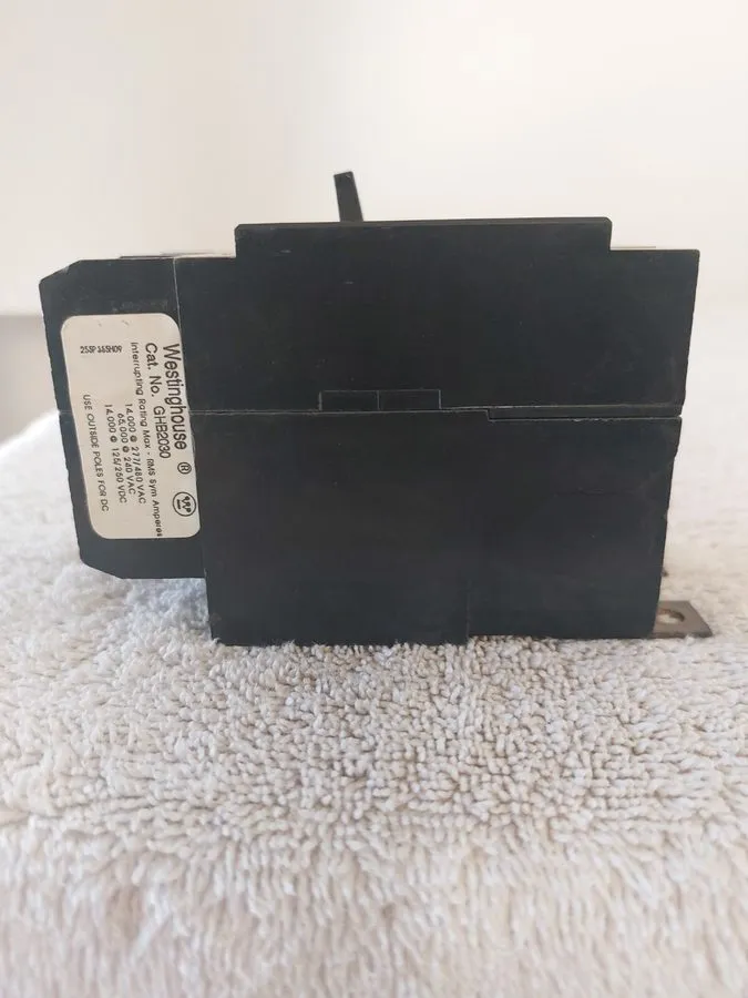 Автоматический выключатель Westinghouse GHB2030 2 Pole 30 Amp 277/480V Bolt on C