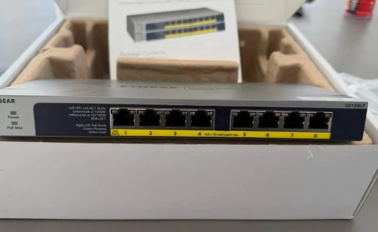 Коммутатор NETGEAR BUSINESS GS108LP 8 Port Gigabit Ethernet 60 W PoE+ Switch