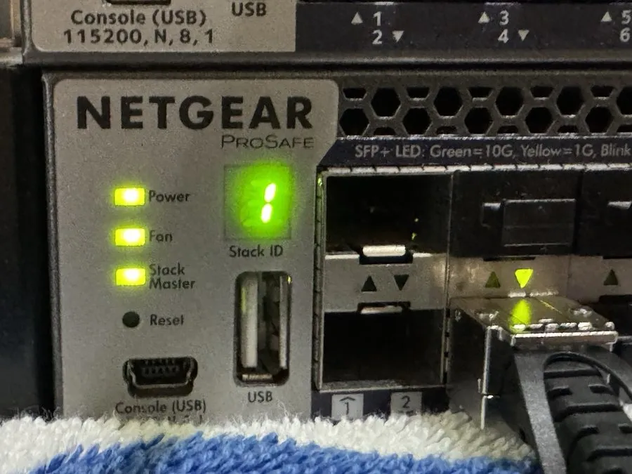 Коммутатор NETGEAR ProSAFE M4300-12X12F 24-Port 10GbE L3 Managed 1U Switch XSM43 — фото лота 1
