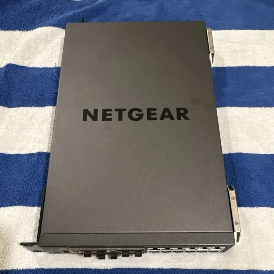 Коммутатор NETGEAR ProSAFE M4300-12X12F 24-Port 10GbE L3 Managed 1U Switch XSM43 — фото лота 2