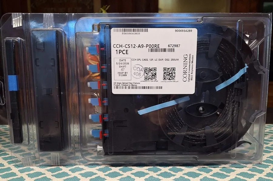 Оптическая кассета Corning CCH-CS12-A9-P00RE Pigtail Splice Cassette 12 F, LC Du