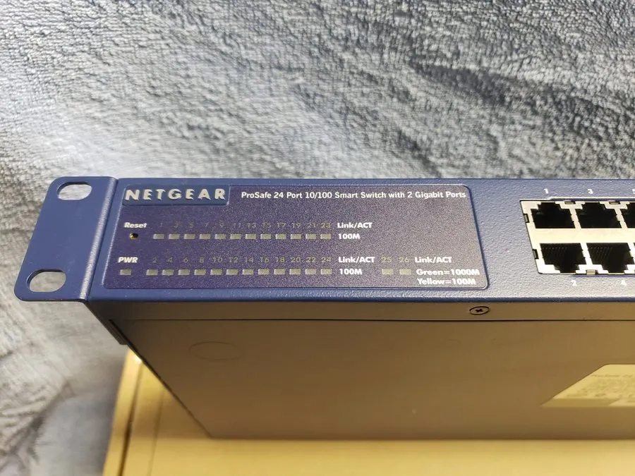 Коммутатор Netgear Prosafe FS726T Rack 24 Port 10/100 w/2 x Gigabit Ports