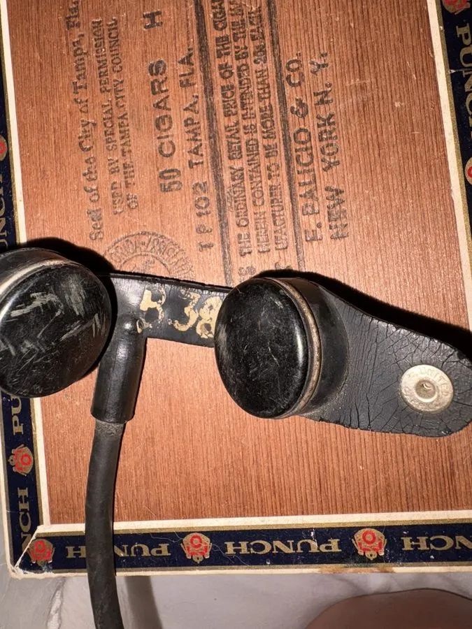 Микрофон WW2 US Army Shure Brothers Throat Microphone T-30-V 1944 ASIS — фото лота 1