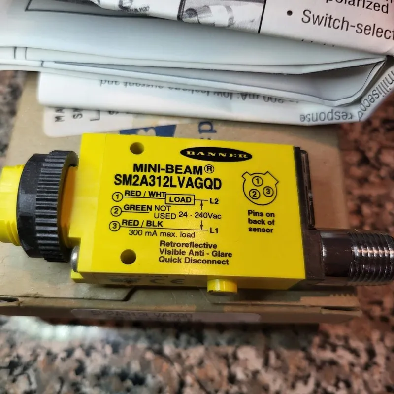 Фотоэлектрический датчик Banner SM2A312LVAGQD Photoelectric Sensor, 50mm to 2m R