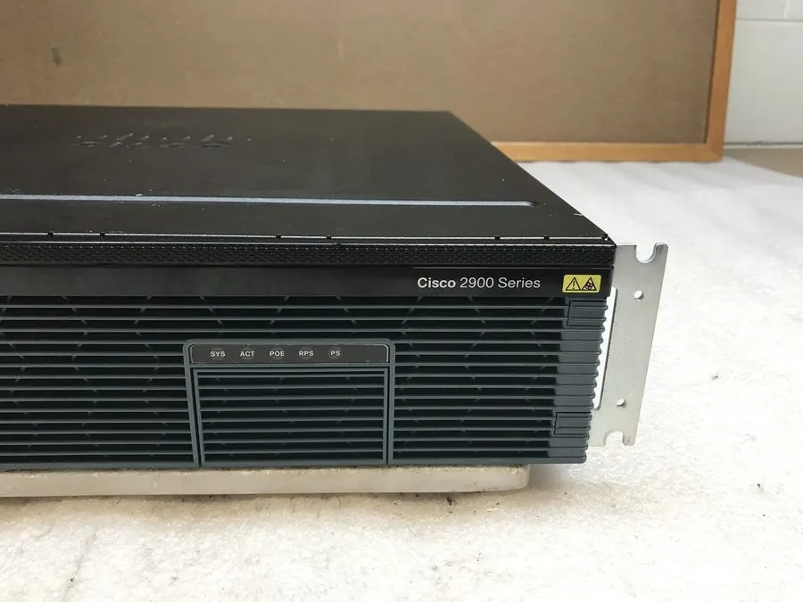 Маршрутизатор Cisco 2921/K9 3-Port Gigabit Integrated Services Router ISR