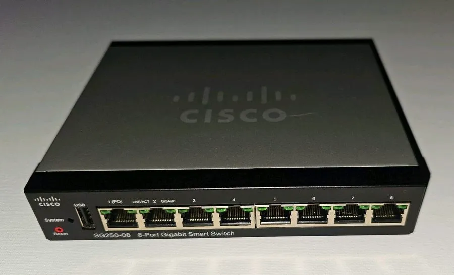 Коммутатор Cisco SG250-08 8 Port Gigabit Smart Switch Unclaimed