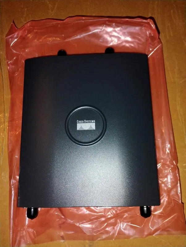 Точка доступа Wi-Fi Cisco Aironet 1242AG Wireless Access Point AIR-LAP1242AG-A-K — фото лота 1