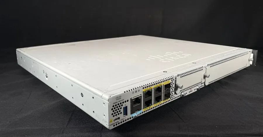 Маршрутизатор Cisco C8300-1N1S-6T C8300 Series Router
