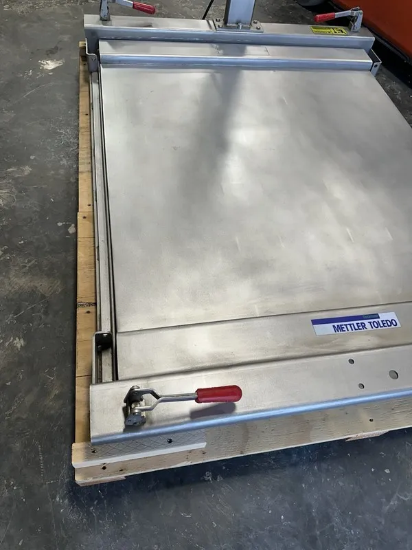 Весы Mettler Toledo 2888 Floor Scale 2500 Lb Max With IND331 Harsh Weigh Termina — фото лота 1