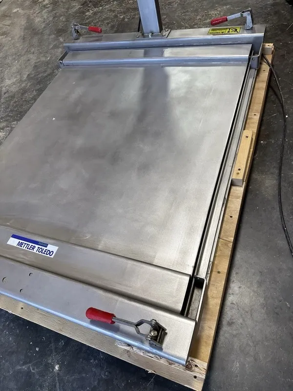 Весы Mettler Toledo 2888 Floor Scale 2500 Lb Max With IND331 Harsh Weigh Termina — фото лота 2