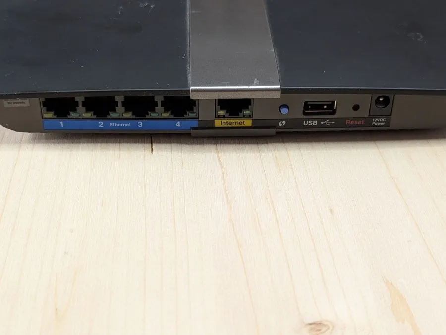Маршрутизатор Cisco Linksys EA4500 Dual-Band N900 WiFi Router Gigabit USB