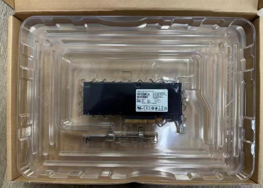 SSD-накопитель Samsung PM1735 3.2TB SSD DELL HHHL PCIE 4.0 NVME MZ-PLJ3T20 MZPLJ