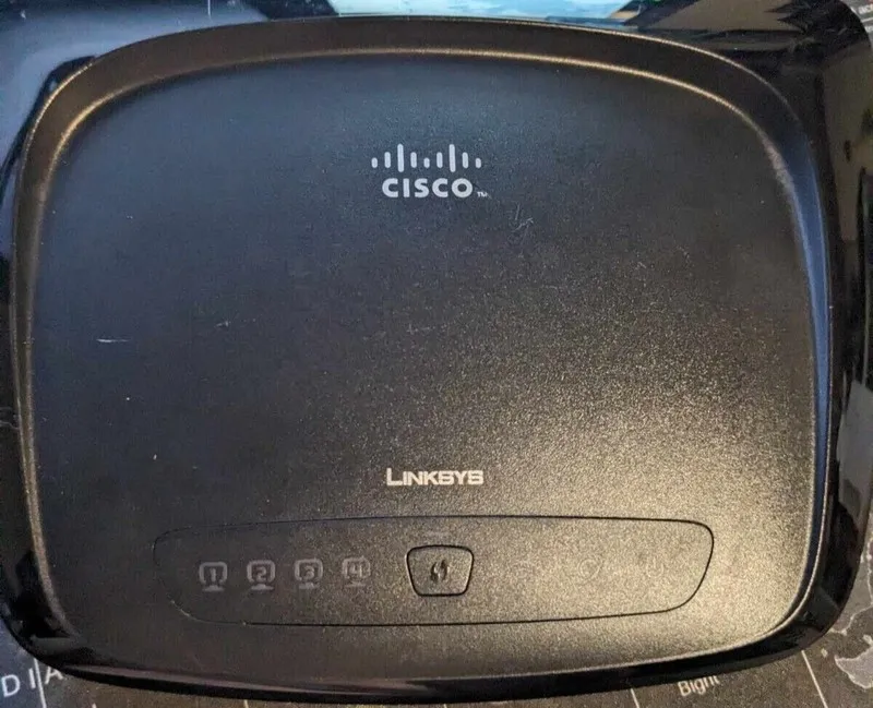 Маршрутизатор Linksys DIR-890L/R 54 Mbps 4-Port 10/100 Wireless G Router (WRT54G