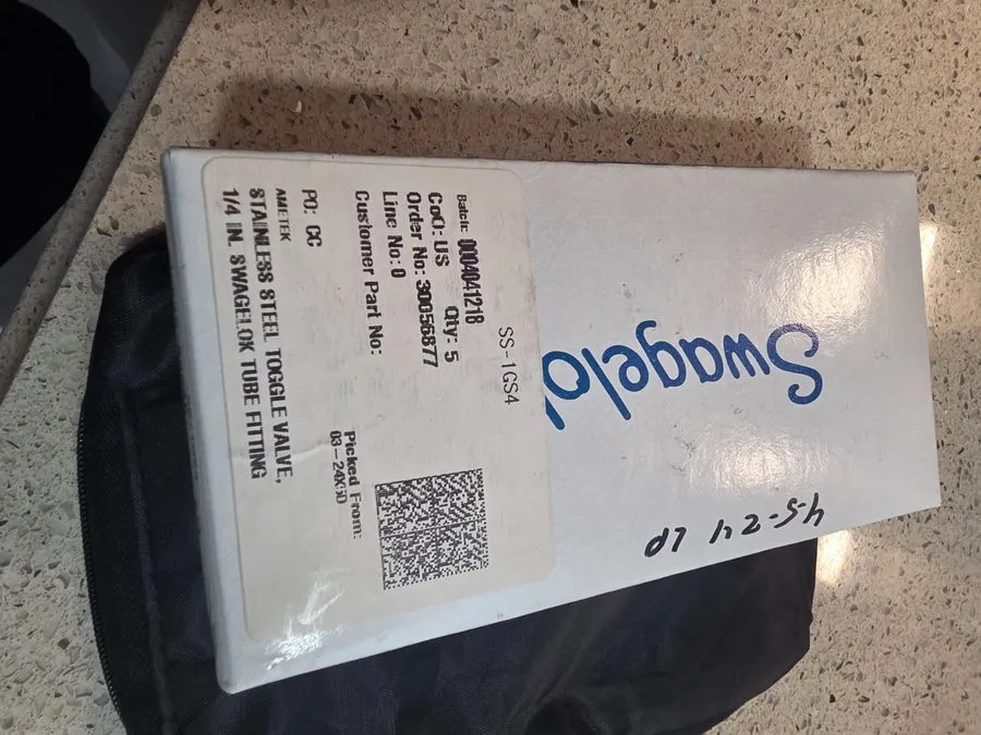 Клапан Swagelok SS-1GS4 Stainless Steel Toggle Valve Box of 3 FNOB — фото лота 1
