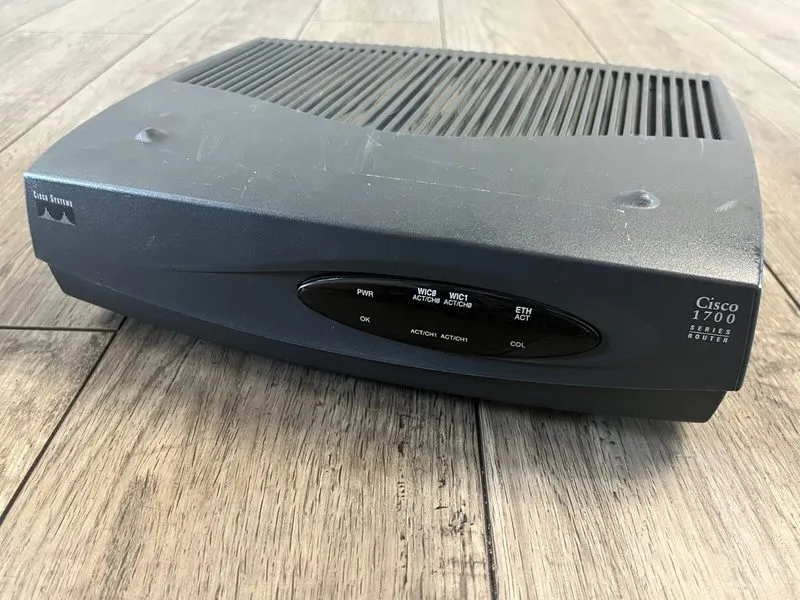 Маршрутизатор Two Cisco 1700 Series Modular Access Router Cisco 1720 — фото лота 1