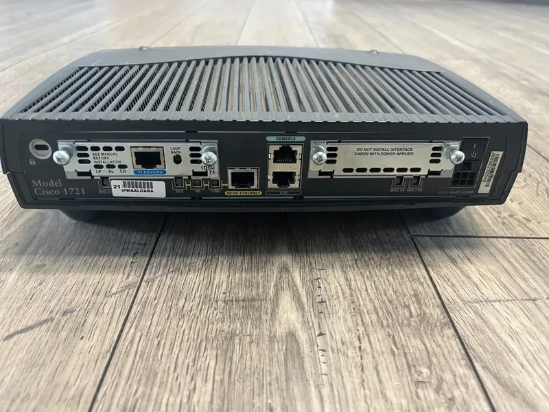 Маршрутизатор Two Cisco 1700 Series Modular Access Router Cisco 1720 — фото лота 4