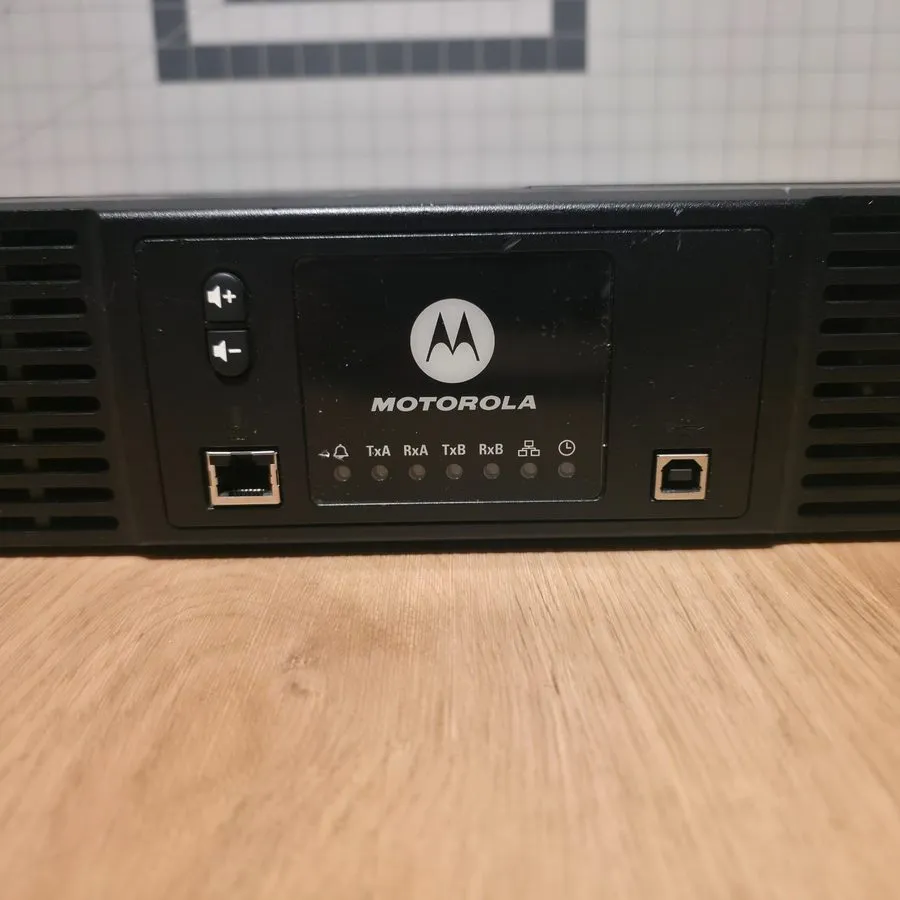 Ретранслятор Motorola SLR8000 UHF Digital Repeater (100 Watts)