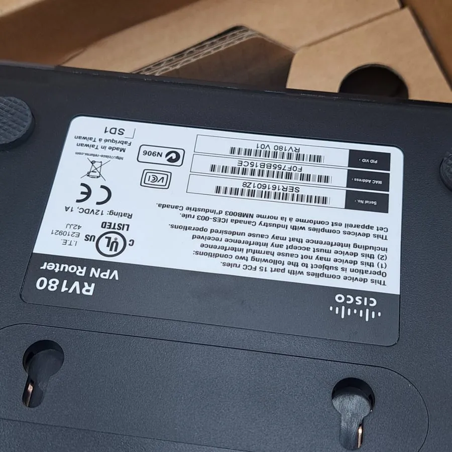 Маршрутизатор Cisco Small Business Single Band RV180 VPN 4 Port Router — фото лота 1