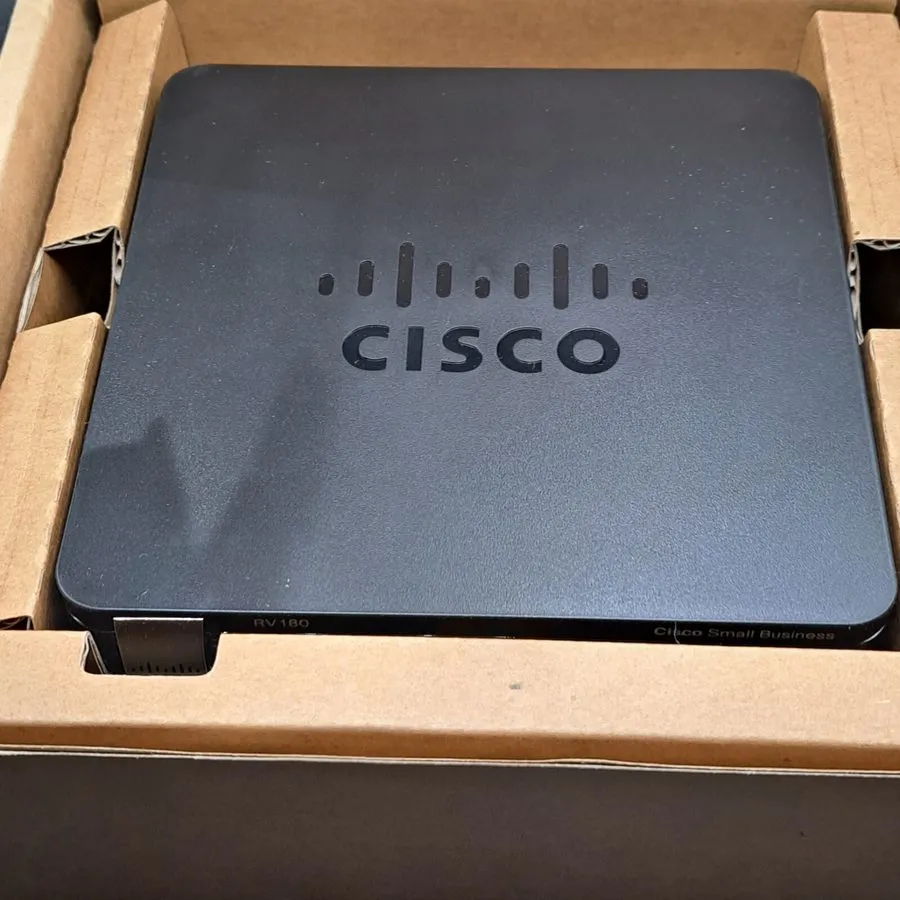 Маршрутизатор Cisco Small Business Single Band RV180 VPN 4 Port Router — фото лота 2