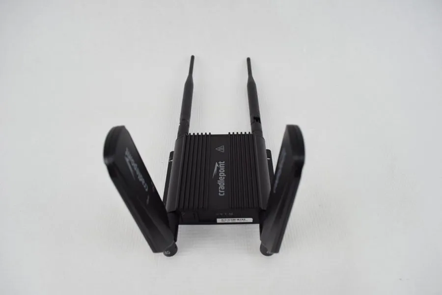 Маршрутизатор Cradlepoint IBR600B-LP4 LTE Wireless Router