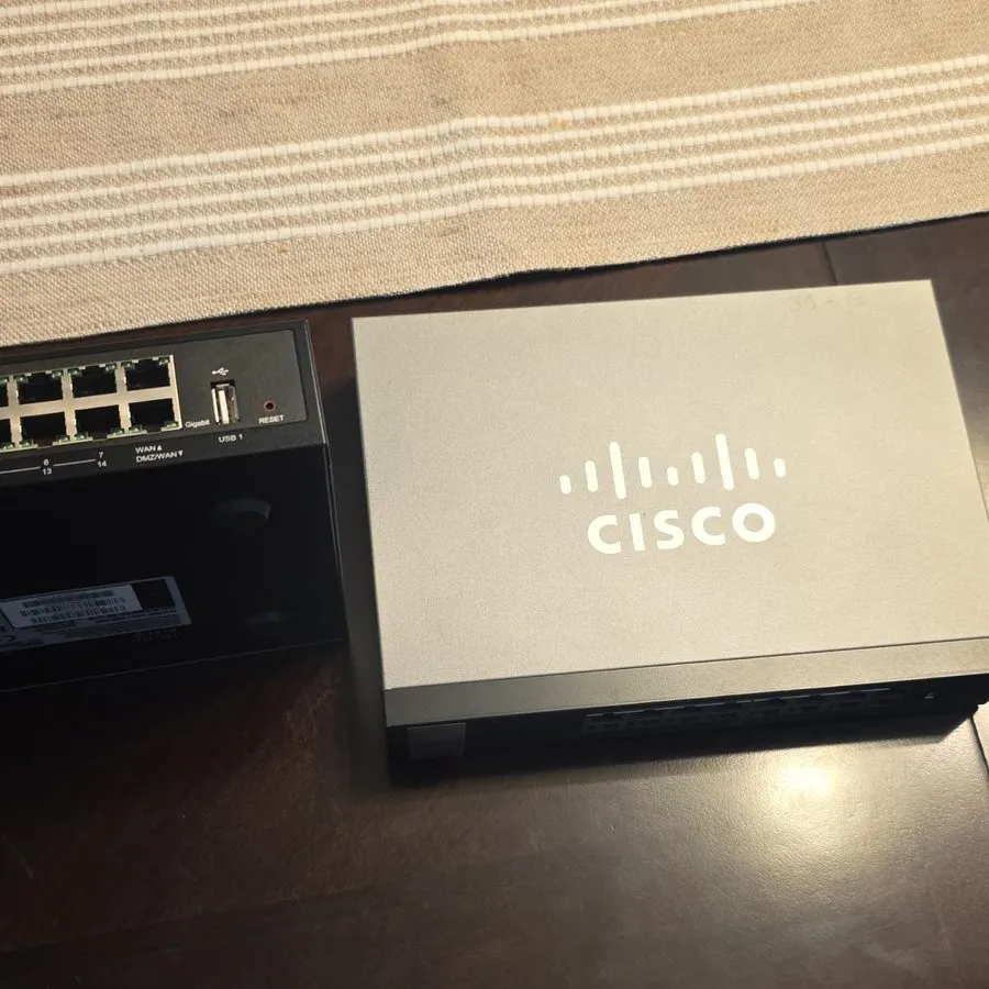 Маршрутизатор Cisco Small Business Single Band RV180 VPN 4 Port Router