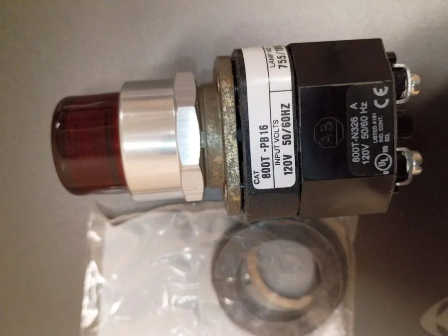 Кнопка управления Allen-Bradley 800T-PB16 red illuminated pushbutton rated — фото лота 2