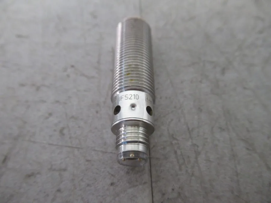 Датчик приближения IFM IFS210 Inductive Proximity Sensor M12
