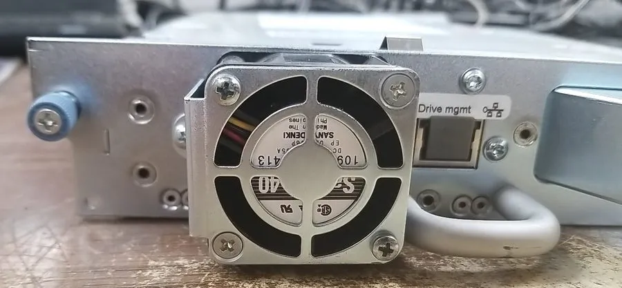 Ленточный привод HP BL544B LTO-5 Ultrium 3000 8Gb FC Fibre Channel Tape Drive P/ — фото лота 1
