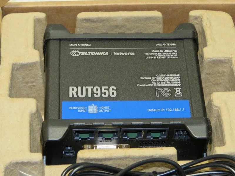 Маршрутизатор Teltonika Rut956 3-Port Switch LTE Cellular Router RUT956A00A00