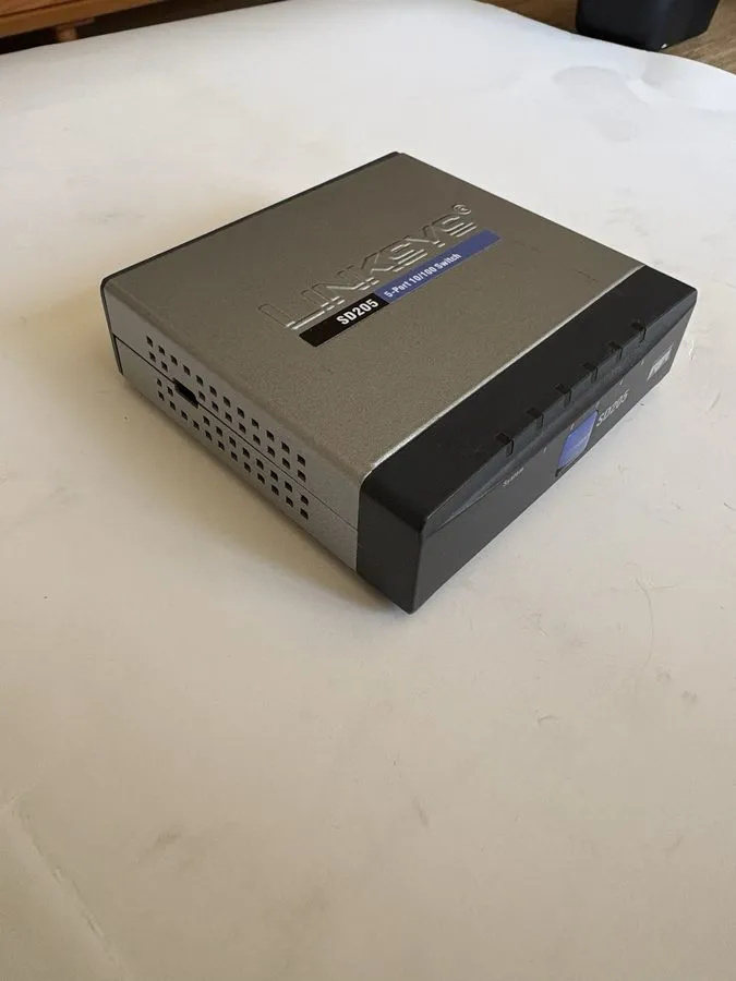 Коммутатор Linksys SD205 5-Port 10/100 Desktop Ethernet Switch Cisco Systems Ver — фото лота 2