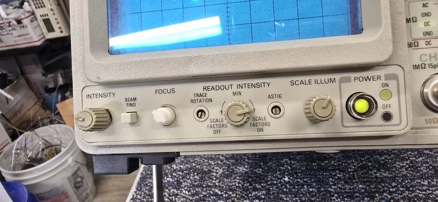 Осциллограф Calibrated TEKTRONIX 2465 300MHz 4 Channel OSCILLOSCOPE