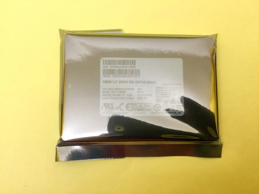 SSD-накопитель MZ-7LH9600 SAMSUNG PM883 960GB 2.5'' SATA 6.0Gbps MZ7LH960HAJR-00