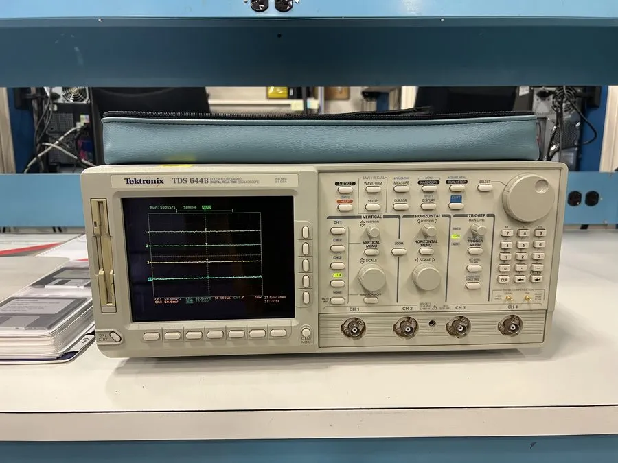 Осциллограф Tektronix TDS644B /13/1F/2F Digital Oscilloscope 500MHz 2.5GS/s 4Ch