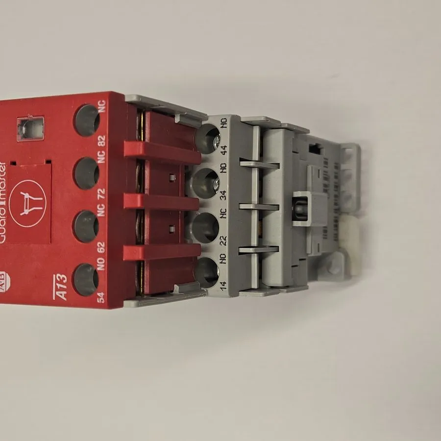Реле безопасности Allen-Bradley 700S-CF440EJC GuardMaster Safety Relay 24VDC