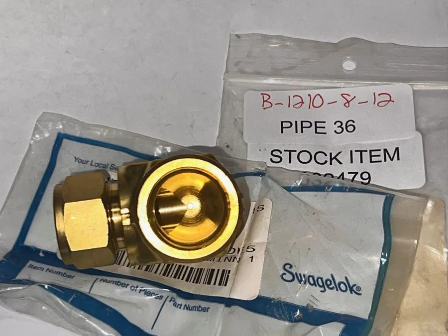 Фитинг Swagelok B-1210-8-12 Brass Elbow 3/4" Tube OD Fitting x 3/4" F NPT
