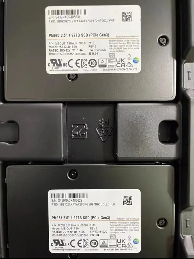 SSD-накопитель Samsung PM983 1.92TB SSD 2.5" U.2 PCIe 3.0 x4 MZQLB1T90 MZQLB1T9H