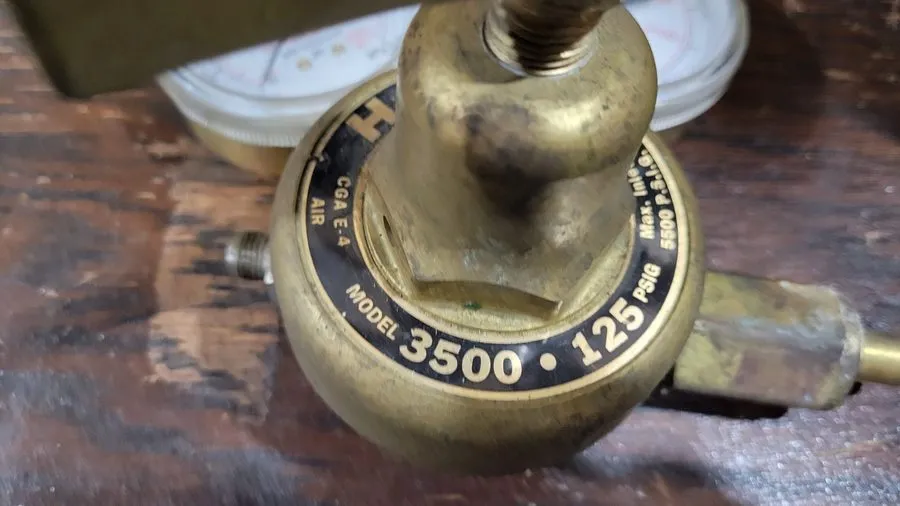 Трубопроводная арматура Harris Specialty Gas Model 3500 Gas Regulator CGA E-4 Ai