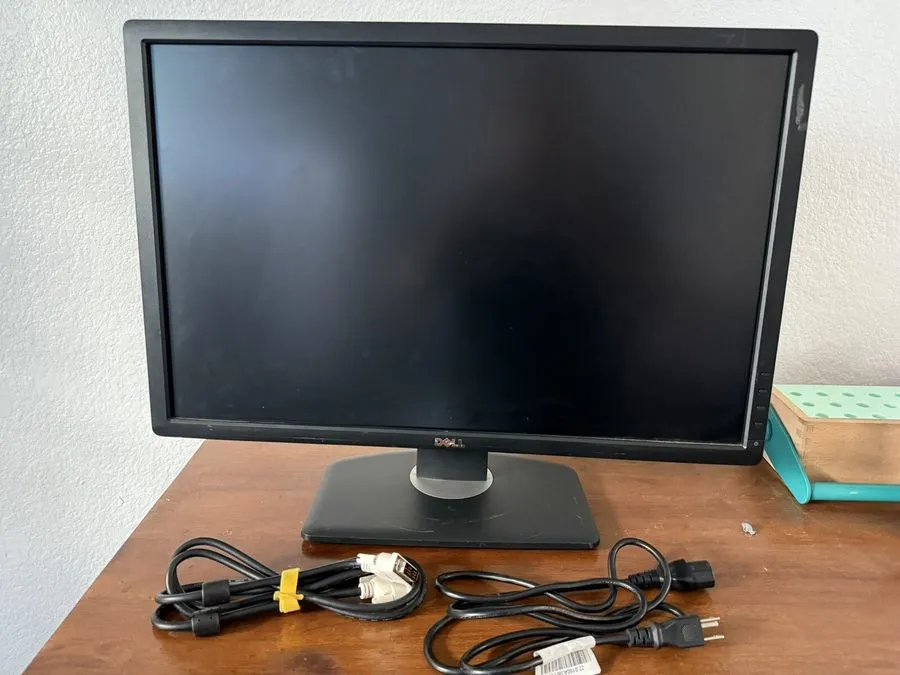 Монитор Dell Ultrasharp U2412M 24 inch Widescreen IPS LED Monitor 1920x1200