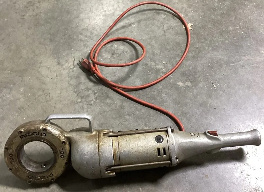 Режущий инструмент Rigid No. 700 Model A Pipe Threader Ser. 1007807 115V 14A — фото лота 1