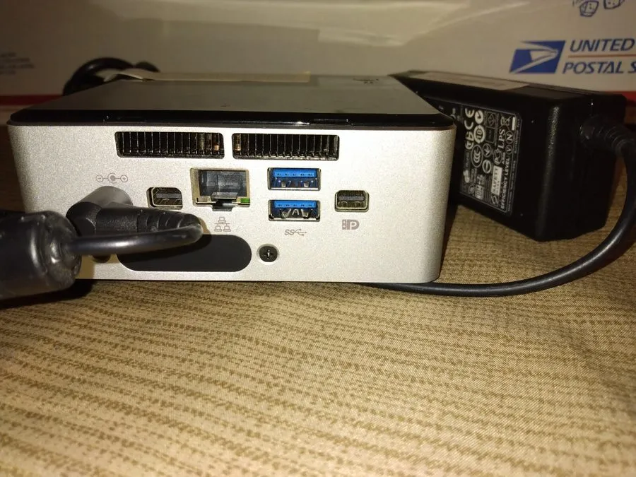 Жёсткий диск Intel NUC i3 5010u NUC5i3MYHE 2.1ghz CPU 8Gb Ram 250Gb