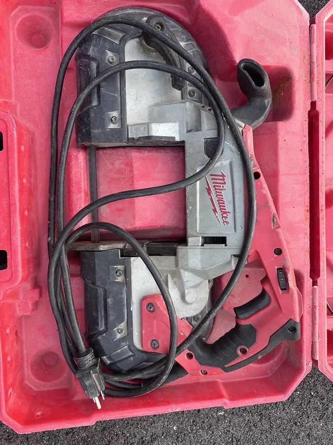 Оборудование ЧПУ Milwaukee 6232-20 Corded Deep Cut Variable Speed Band Saw with 