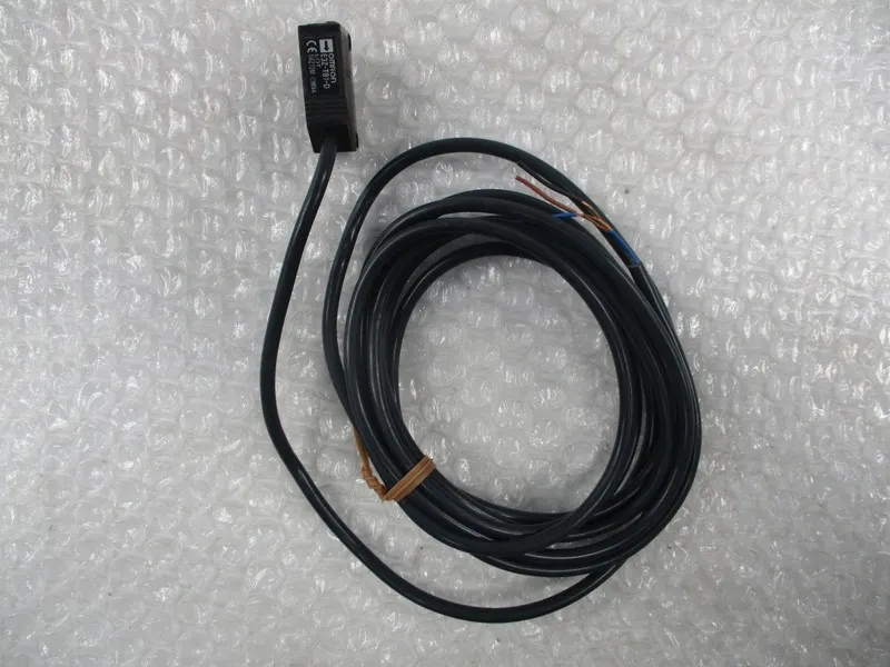 Фотоэлектрический датчик Omron E3Z-T81-D Photoelectric Sensor Switch