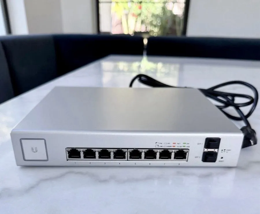 Коммутатор Ubiquiti US-8-150W 8-Port UniFi Switch, Managed PoE+ Gigabit Switch